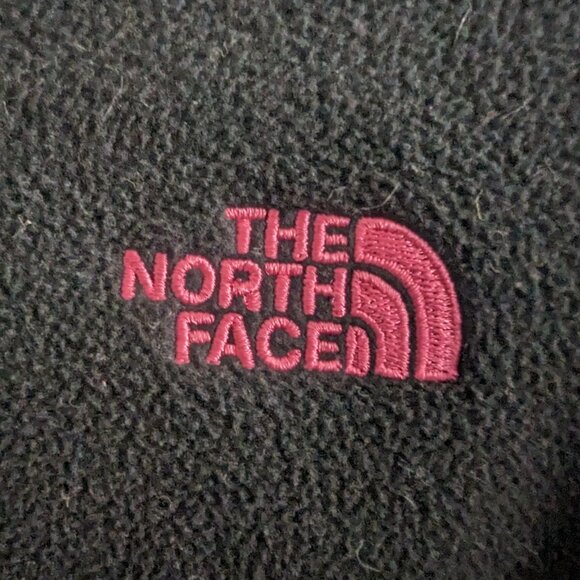 Limited Edition North Face Breast Cancer Awareness 1/4 zip Fleece Jacket - Picture 3 of 4